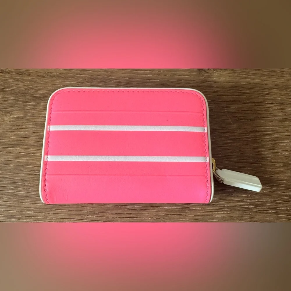 DIOR-AUTHENTIC (NWT) Small Pink & White Leather Vibe Voyageur Wallet